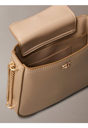Bolso Beige Tipo Silla Con Cadena Calvin Klein