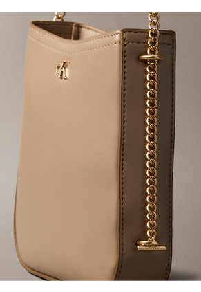 Bolso Beige Tipo Silla Con Cadena Calvin Klein