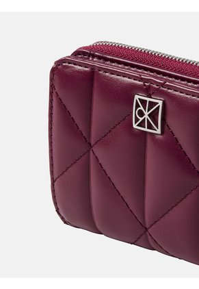 Billetera Rosa Acolchada Con Cierre Alrededor Calvin Klein