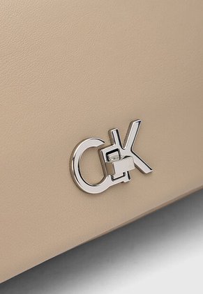 Bolso Calvin Klein Chain Caqui