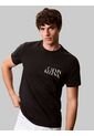 Camiseta Negra Con Diseño Apilado Calvin Klein de Calvin Klein