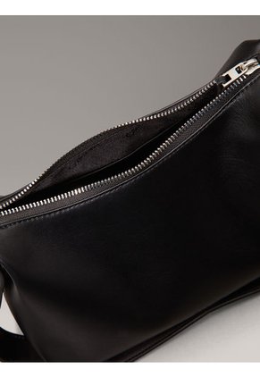 Bolso Negro Cruzado Con Mini Logo Grabado Calvin Klein
