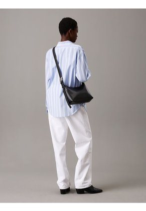 Bolso Negro Cruzado Con Mini Logo Grabado Calvin Klein