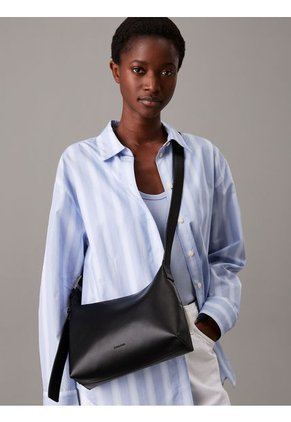 Bolso Negro Cruzado Con Mini Logo Grabado Calvin Klein