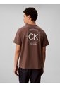 Camiseta Chocolate Con Estampado Gráfico Calvin Klein de Calvin Klein