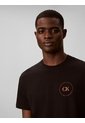 Camiseta Negra Con Gráfico De Logo Circular Calvin Klein de Calvin Klein