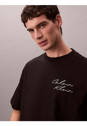 Camiseta Negra Con Estampado Gráfico Calvin Klein