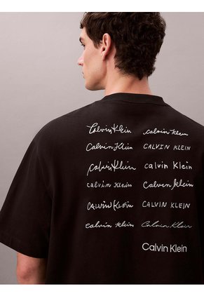 Camiseta Negra Con Estampado Gráfico Calvin Klein