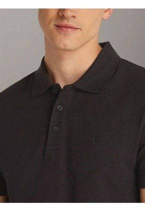 Polo Negro Textured Con Monograma Calvin Klein