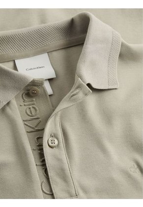 Polo Beige Con Logotipo En El Pliegue De Botones Calvin Klein