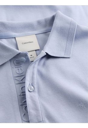 Polo Azul Con Logotipo En El Pliegue De Botones Calvin Klein