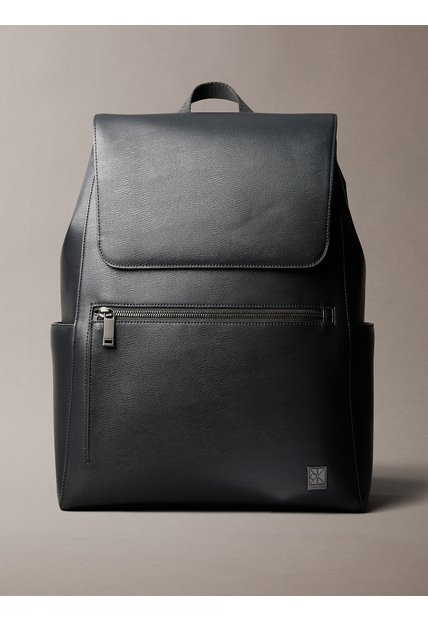 Morral Negro Con Solapa Y Emblema Metálico Calvin Klein