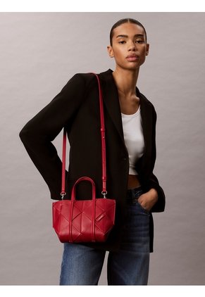 Bolso Rojo Tote Mini Cruzado Con Diseño Tejido Calvin Klein