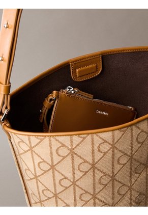 Bolso Beige Tipo Bucket En Jacquard De Emblema Calvin Klein