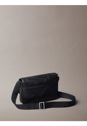 Bolso Negro Cruzado Pequeño Con Solapa Y Emblema En Relieve Calvin Klein
