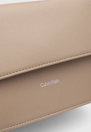 Bolso Calvin Klein Linn Caqui