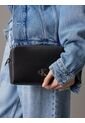 Bolso Negro Cruzado Camera Minimal Monogram Calvin Klein de Calvin Klein