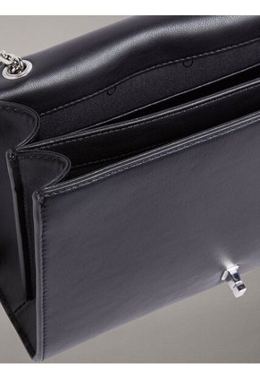 Bolso Negro De Hombro Convertible Con Broche Giratorio Calvin Klein