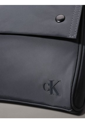 Bolso Azul Cruzado Ultralight Con Solapa Calvin Klein