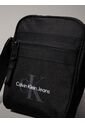 Bolso Negro Reporter Essential Calvin Klein de Calvin Klein