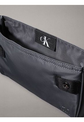 Bolso Azul Cruzado Ultralight Con Solapa Calvin Klein