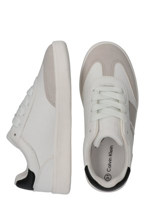 Tenis Gris Bajos De Cordones Calvin Klein