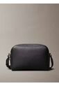 Bolso Negro Cruzado Ultralight Con Doble Cremallera Calvin Klein de Calvin Klein