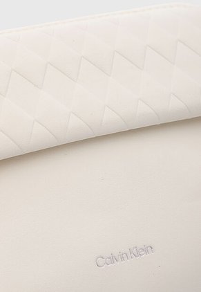 Bolso Manos Libres Calvin Klein Mini Quilt Marfil