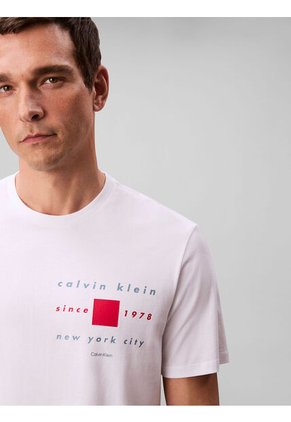 Camiseta Blanca Con Estampado Gráfico Red Box New York City Calvin Klein