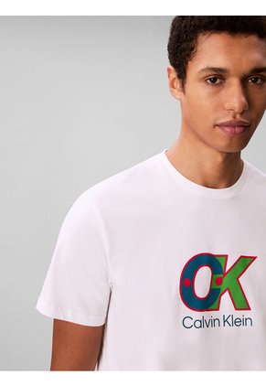 Camiseta Blanca Con Estampado Gráfico De Monograma Calvin Klein