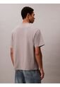 Camiseta Gris Con Logotipo Bordado Calvin Klein de Calvin Klein