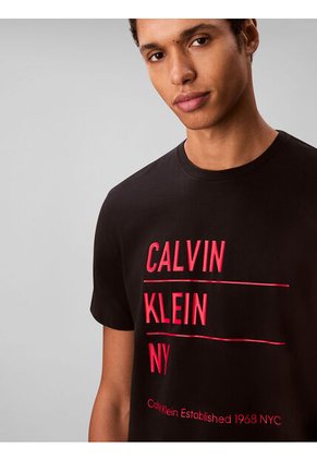 Camiseta Negra Con Estampado Gráfico De New York Calvin Klein