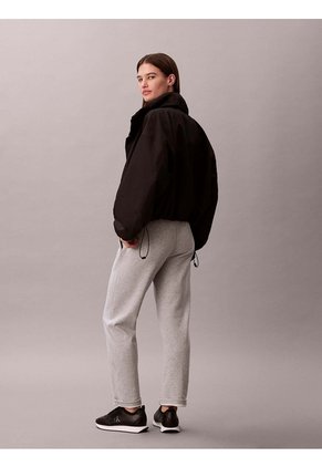 Pantalón Gris Barrel De Terry Premium Con Monograma Calvin Klein