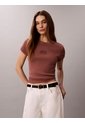 Camiseta Café Ajustada De Canalé Calvin Klein de Calvin Klein