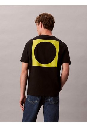 Camiseta Negra Con Logo Estampado En Alineado Derecho Calvin Klein
