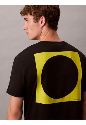 Camiseta Negra Con Logo Estampado En Alineado Derecho Calvin Klein