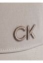 Gorra Gris Con Monograma Bordado Calvin Klein de Calvin Klein