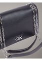 Bolso Negro De Hombro Convertible Con Broche Giratorio Calvin Klein de Calvin Klein
