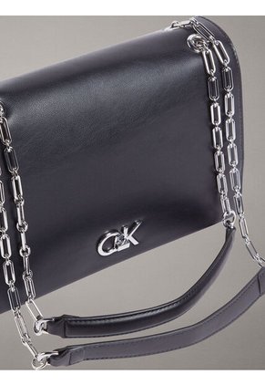 Bolso Negro De Hombro Convertible Con Broche Giratorio Calvin Klein
