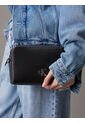 Bolso Negro Cruzado Camera Minimal Monogram Calvin Klein de Calvin Klein