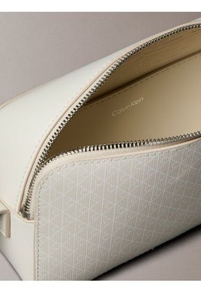 Bolso Blanco Cruzado Con Logo Monograma En Todo El Artículo Calvin Klein