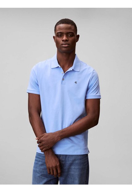 Polo Celeste Clásico Con Monograma Bordado Calvin Klein
