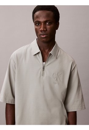 Polo Gris Supima Con Mini Monograma Calvin Klein