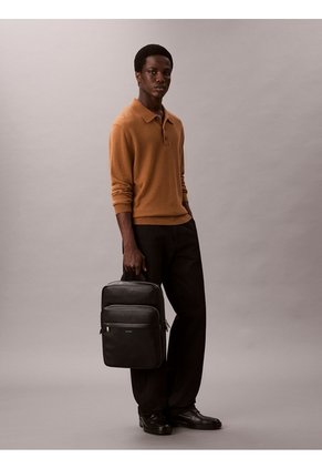 Morral Negro Cuadrado Slim Micro Pebble Calvin Klein