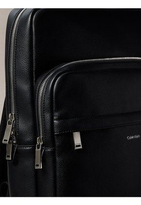 Morral Negro Cuadrado Slim Micro Pebble Calvin Klein