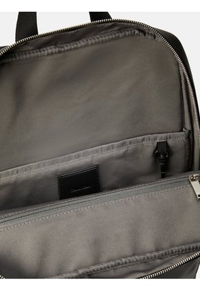 Morral Negro Cuadrado Slim Micro Pebble Calvin Klein