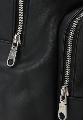 Morral Calvin Klein Negro