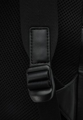 Morral Calvin Klein Negro