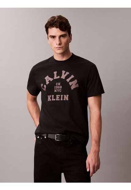Camiseta Negra Con Gráfico De Logo Calvin Klein