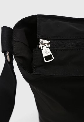 Bolso Calvin Klein Ultralight Negro